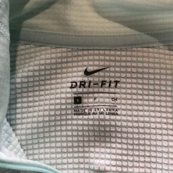 SALE Nike 2 Shirts Bundle (Dry Fit Long Sleeve & White Nike Logo Sweater) - Picture 5 of 9